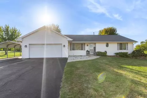 6135 Alamo Dr, Rockford, IL 61109