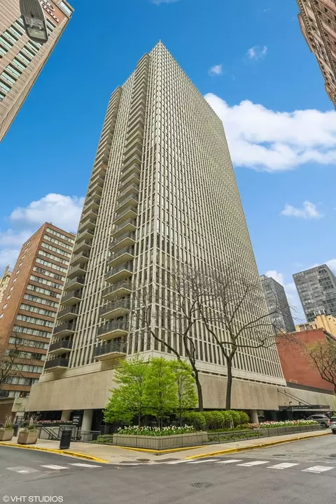 200 E Delaware Pl #9E, Chicago, IL 60611