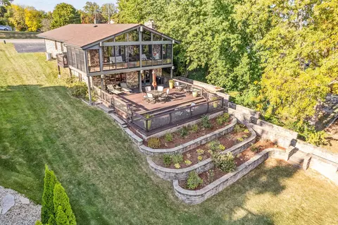 1264 Holiday Dr, Lake Holiday, IL 60552