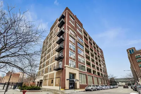 320 E 21st St #602, Chicago, IL 60616