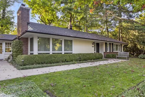 925 White Swan Ln, Rockford, IL 61108
