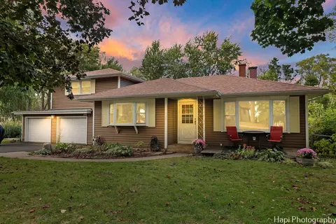 150 E Lakeview Ave, Round Lake Beach, IL 60073