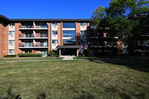 2230 S Goebbert Rd #339, Arlington Heights, IL 60005