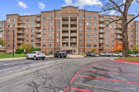 125 Lakeview Dr #504, Bloomingdale, IL 60108