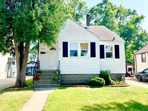 2713 W 90th St, Evergreen Park, IL 60805
