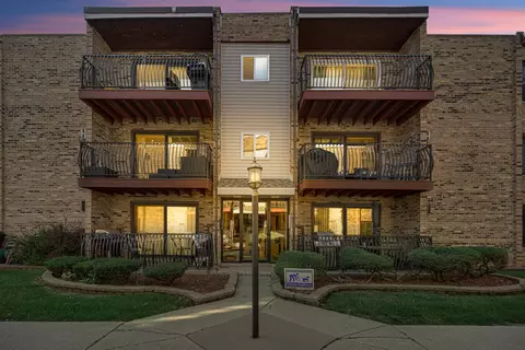 4550 W 57th St #2A1, Chicago, IL 60629