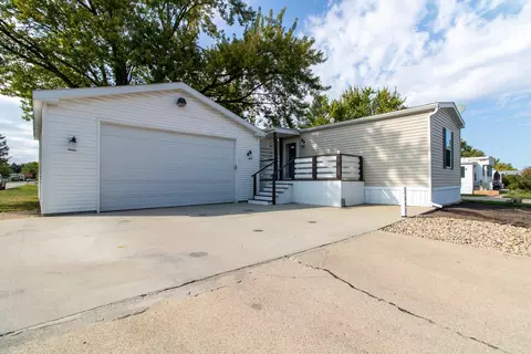 1247 12th St, Bloomington, IL 61704 photo 2