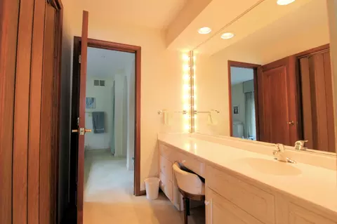 Bath - 6 Old Orchard Dr, Kankakee, IL 60901 photo 1 of 7