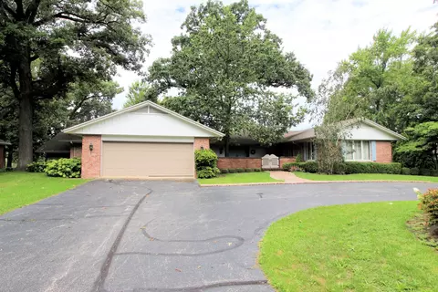 6 Old Orchard Dr, Kankakee, IL 60901