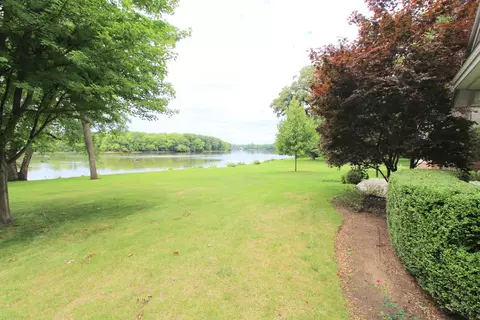 Exterior - 6 Old Orchard Dr, Kankakee, IL 60901 photo 4 of 8