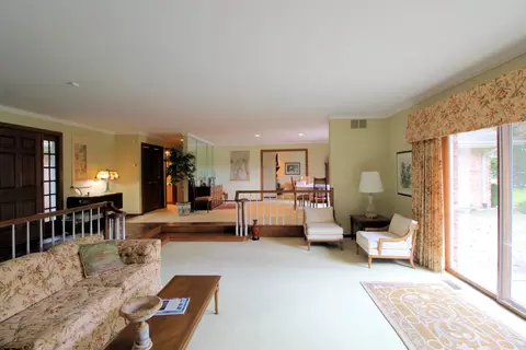 Living - 6 Old Orchard Dr, Kankakee, IL 60901 photo 2 of 4