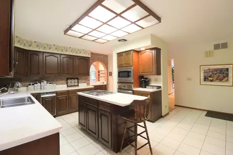 Kitchen - 6 Old Orchard Dr, Kankakee, IL 60901 photo 2 of 3