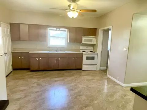 Kitchen - 1315 Pulaski St, Peru, IL 61354 photo 1 of 1
