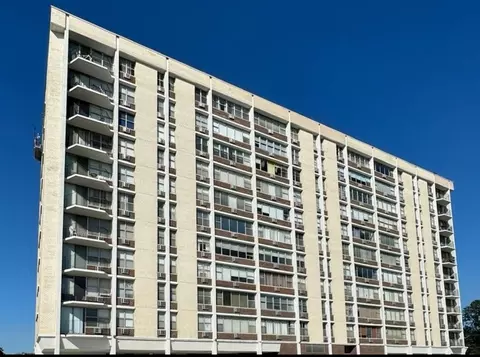 33 N Main St #8E, Lombard, IL 60148