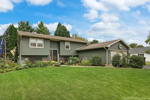 1011 Bonita Ln, Mchenry, IL 60050