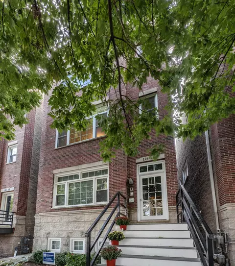 1643 W Wolfram St #2, Chicago, IL 60657