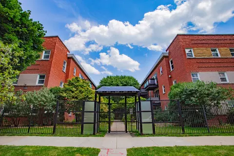 6425 N Damen Ave #2W, Chicago, IL 60645