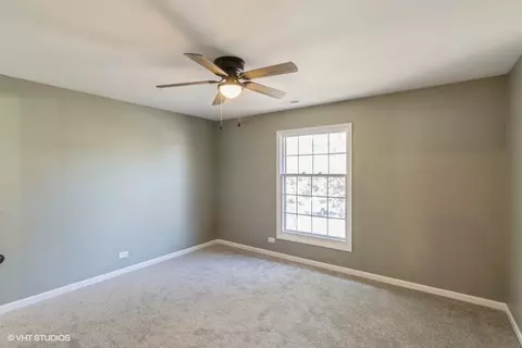 Bedroom - 2860 Northampton Dr #B2, Rolling Meadows, IL 60008 photo 1 of 3
