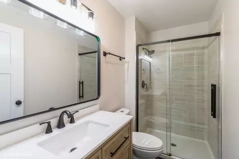 Bath - 2860 Northampton Dr #B2, Rolling Meadows, IL 60008 photo 3 of 3