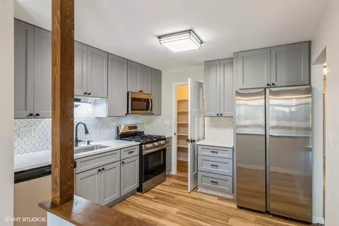 Kitchen - 2860 Northampton Dr #B2, Rolling Meadows, IL 60008 photo 1 of 3