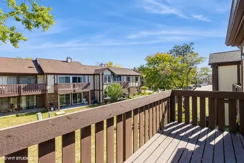 Exterior - 2860 Northampton Dr #B2, Rolling Meadows, IL 60008 photo 2 of 3