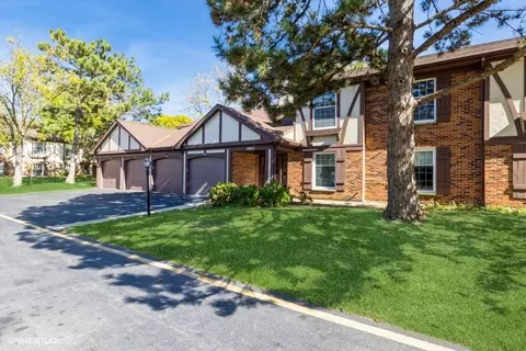 Exterior - 2860 Northampton Dr #B2, Rolling Meadows, IL 60008 photo 1 of 3