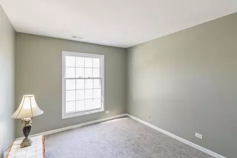 Bedroom - 2860 Northampton Dr #B2, Rolling Meadows, IL 60008 photo 3 of 3