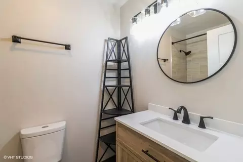 Bath - 2860 Northampton Dr #B2, Rolling Meadows, IL 60008 photo 1 of 3