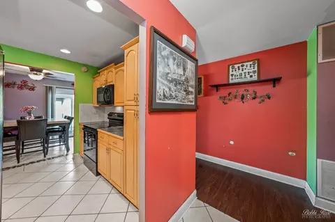 620 Lafayette Ln, Hoffman Estates, IL 60169 photo 2