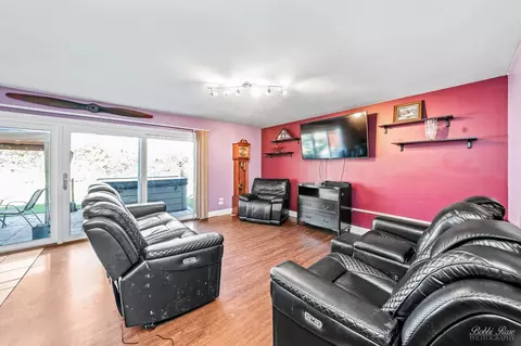 620 Lafayette Ln, Hoffman Estates, IL 60169 photo 6