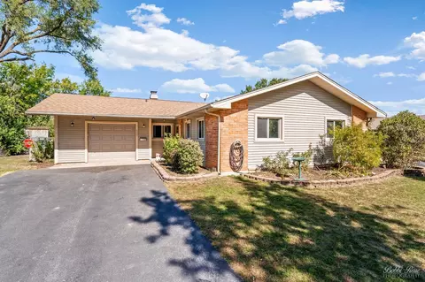 620 Lafayette Ln, Hoffman Estates, IL 60169 photo 1