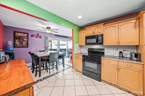 620 Lafayette Ln, Hoffman Estates, IL 60169 photo 4