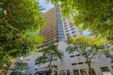 33 W Delaware Pl #19C, Chicago, IL 60610