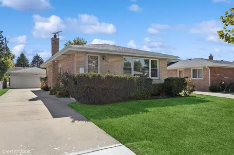 8527 W Roseview Dr, Niles, IL 60714