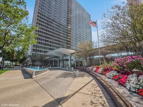 3550 N Lake Shore Dr #1028, Chicago, IL 60657