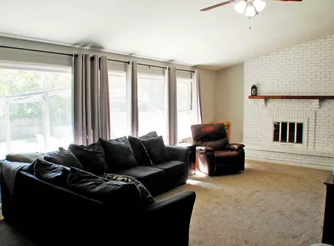 3903 W Oak Ave, Mchenry, IL 60050 photo 3