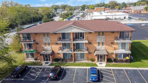 7550 W 111th St #2D, Worth, IL 60482