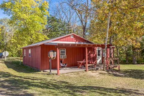 6903 W White Eagle Rd, Leaf River, IL 61047