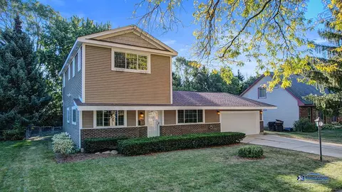 967 Cardiff Dr, Crystal Lake, IL 60014