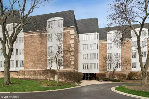 225 Lake Blvd #532, Buffalo Grove, IL 60089