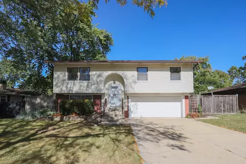 110 Patricia Pkwy, Streamwood, IL 60107
