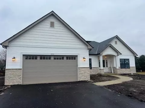 353 Pheasant Hill Dr, North Aurora, IL 60542