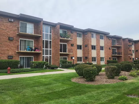 4112 W 98th St #204, Oak Lawn, IL 60453