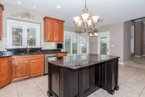 Kitchen - 25319 W Alison Rd, Plainfield, IL 60586 photo 4 of 7