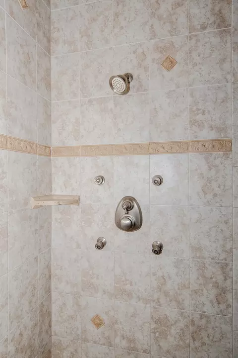 Bath - 25319 W Alison Rd, Plainfield, IL 60586 photo 4 of 12