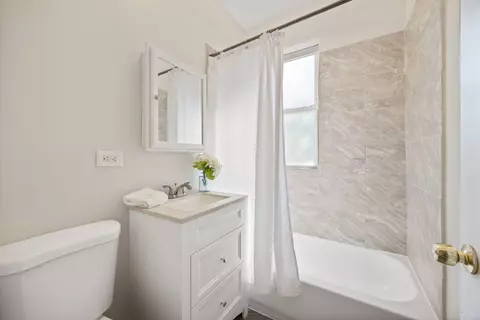 Bath - Undisclosed, Chicago, IL 60621 photo 1 of 2
