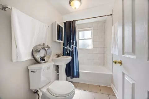 Bath - Undisclosed, Chicago, IL 60621 photo 2 of 2