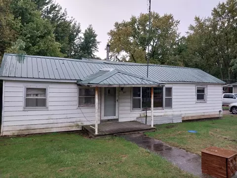 207 North St, Heyworth, IL 61745