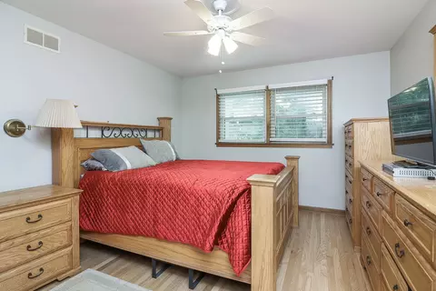 Bedroom - 809 Chestnut Ln, Darien, IL 60561 photo 1 of 3