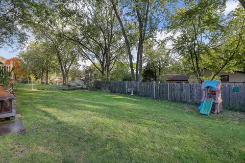 Exterior - 809 Chestnut Ln, Darien, IL 60561 photo 3 of 4